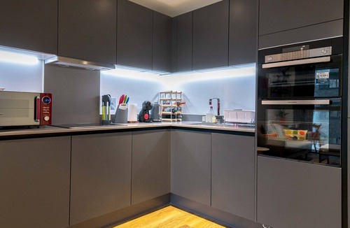 Markhouse Apartment | Cosy Studio flat with a Balcony - Pass the Keys