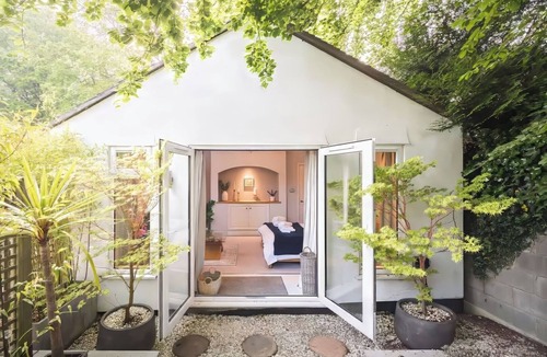 Failand Apartment | Cosy studio with private Japanese garden