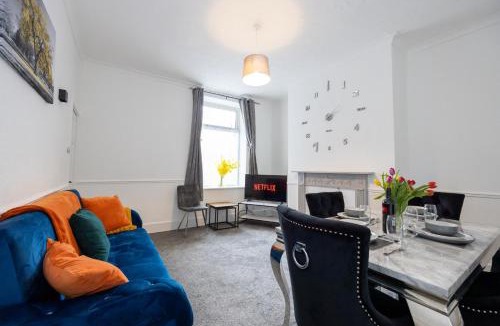 Blackburn House | Cosy Three Bedroom Terrace Rishton