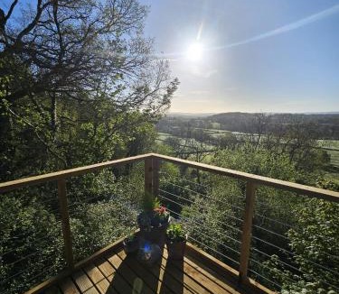 Monkswood Ski Chalet | Cosy Treehouse