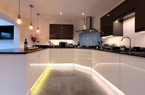 Hemel Hempstead Apartment | CosyRiverside House: Contractors, tourists free parking