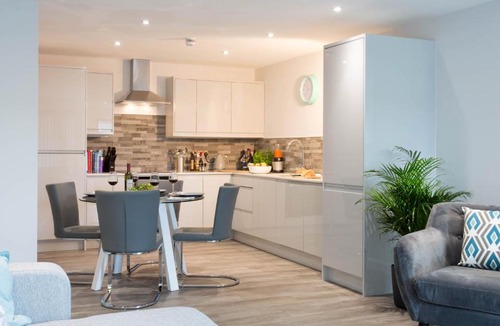Central Milton Keynes Apartment | Cotels 7Zero1 Aparthotel - Unique Apartment building with friendly Reception - Pet Friendly - Private Garden Area
