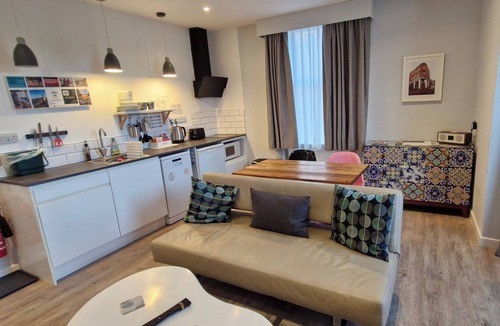 Stroud Apartment | Cotswold Aparthotel