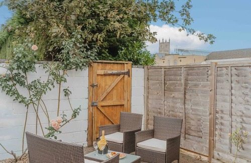 Cirencester House | Cotswolds 2BD 1 Bath Garden City Centre