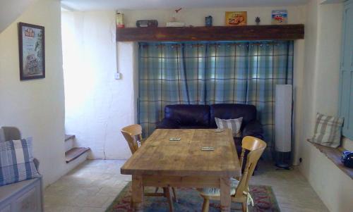 Yealand Conyers House | Cottage - Sleeps 4 - Pets Ok - Garden - Parking