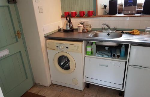 Yealand Conyers House | Cottage - Sleeps 4 - Pets Ok - Garden - Parking