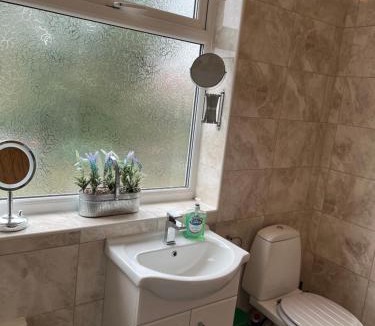 Cottingham Apartment | Cottingham Upstairs Self-contained Kingsize bedroom