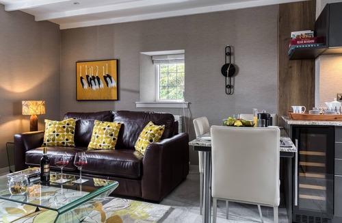 Saint John's Town of Dalry Cottage | Courtyard Cottage - sleeps 2 guests in 1 bedroom