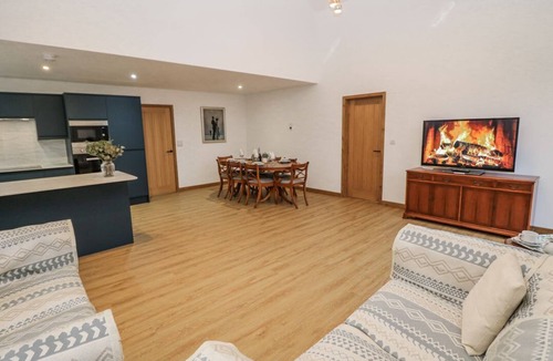Ashbourne Cabin | Courtyard View, Ashbourne