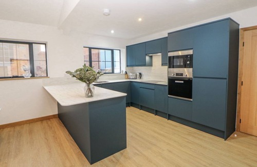 Ashbourne Cabin | Courtyard View, Ashbourne