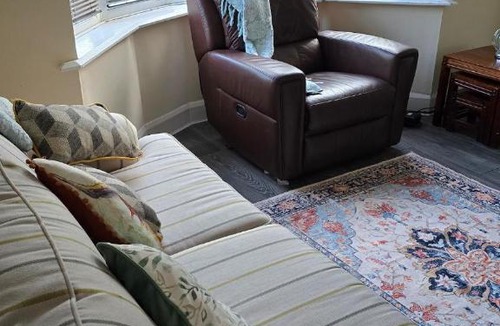 Cornforth House | Cozy 3 room Home with Garden