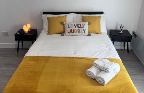 Old Trafford Apartment | Cozy Studio in Manchester M U F C-o2WHP-Lccc-CoOp