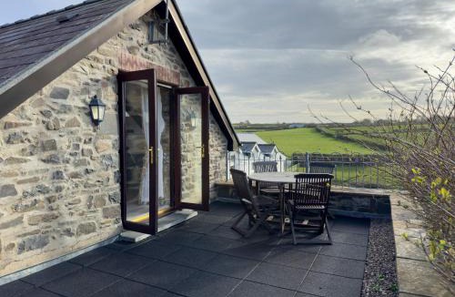 Llanllwchaiarn House | Crogal Stable