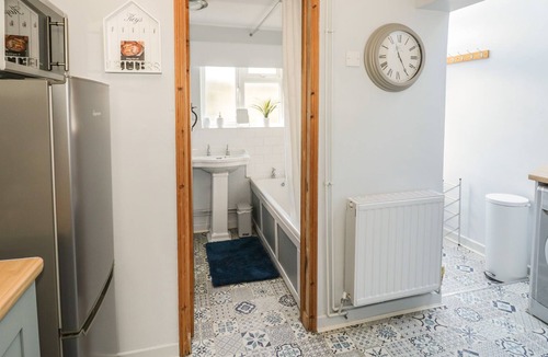 Bretforton Cottage | CROMPTON COTTAGE, romantic, with open fire in Bretforton