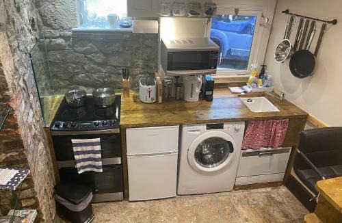 Portland Apartment | Crows Nest - cosy, tiny cottage