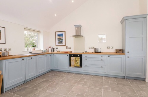 Shocklach Cottage | CURLEW, romantic, character holiday cottage, with a garden in Tilston