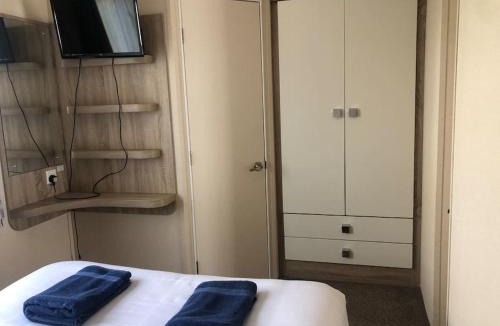 Bembridge House | Cute caravan Whitecliff Bay