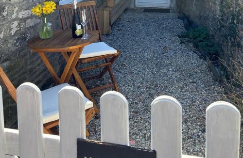 Saltash House | Cute Cornish Cottage