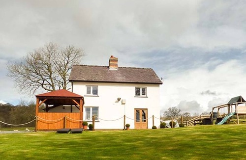 Llandrindod Wells House | Cwmcelyn: Tranquil Retreat in Rhayader
