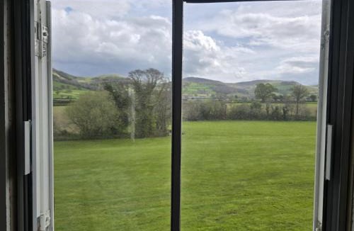 Llanbedr-dyffryn-clwyd Other | Cwt Ieir