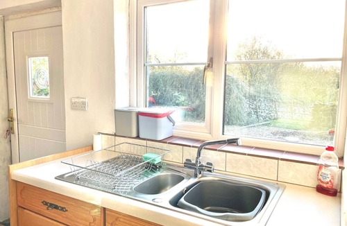 Cwmtirmynach Cottage | Cwt Tyddyn Shepherd's Hut