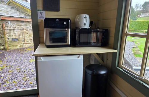 Cwmtirmynach Cottage | Cwt Tyddyn Shepherd's Hut