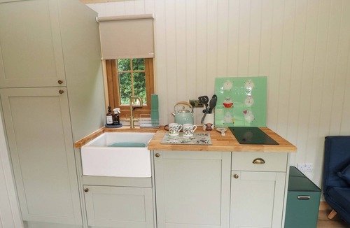 Pentrefelin Cottage | CWTCH 1, pet friendly, with a garden in Llandeilo