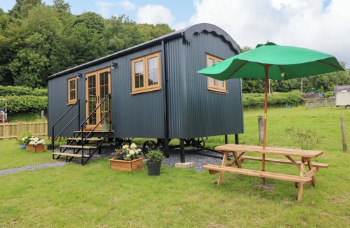 Pentrefelin Cottage | CWTCH 1, pet friendly, with a garden in Llandeilo