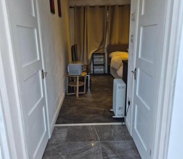 Thames Apartment | D D Studio Apartment