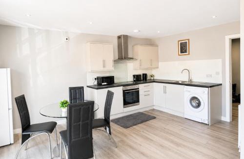 Kettering Apartment | Dainty Curve