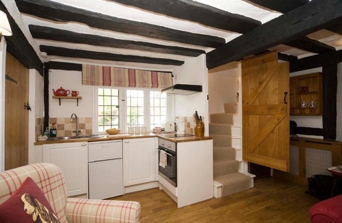 Warwick Apartment | Daisy Cottage