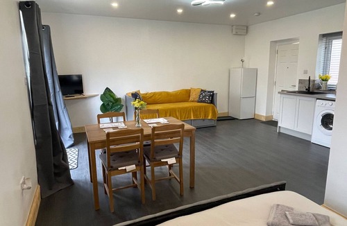 Earls Barton Cottage | Daisy