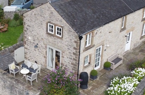 Over Haddon Cottage | Daleside - Spacious cottage with stunning views