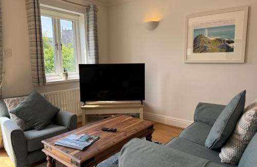 Dittisham House | Damson Cottage - Peaceful location, charming communal orchard & private patio garden