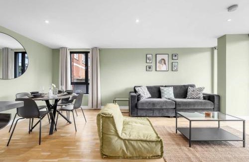 Castlefield Apartment | Deansgate Flat With Free Parking By City SuperHost
