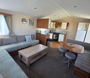 Ingoldmells House | Dees Caravan lettings. Kingfisher Oak 1059