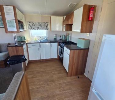 Ingoldmells House | Dees Caravan lettings. Kingfisher Oak 1059