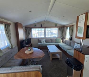 Ingoldmells House | Dees Caravan lettings. Kingfisher Oak 1059
