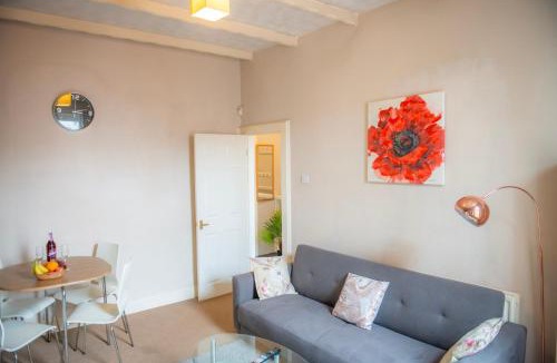 South Shields Apartment | Delightful Central, Seaside Apartment-with free parking