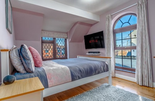 Emersons Green House | Delightful home with secure garden and parking