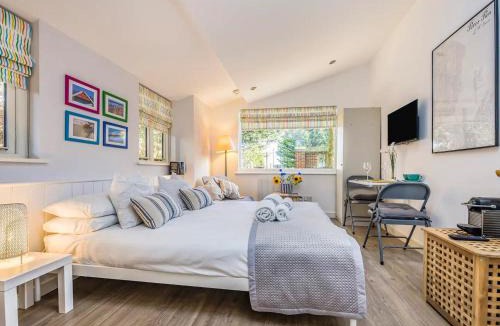 Funtington Apartment | Delightful Studio in West Ashling - Pass the Keys