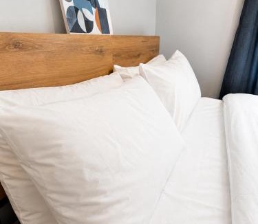 Dunstable House | Delwin Place