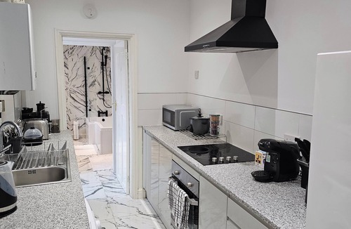 Kirkdale Apartment | Den Homes Luxury Flat, Flat,fully Air-conditioned