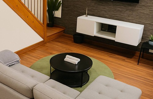 Bury House | Designed for Groups · Stylish 4-Bedroom Home in Summerseat
