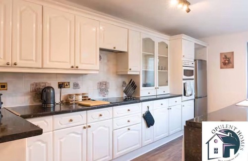Reading House | Detached 4 bed, Modern Contractor Pad, Reading