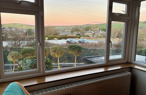 Slaithwaite House | Detached cottage near Slaithwaite | Cinema cabin | Stunning views | EV charging