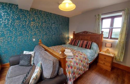 Raymonds Hill Apartment | Detached Studio Apartment near Lyme Regis with Kitchen, Dining area, Settee & Chair Sofabed - Kingsize Bed with En-Suite - Dog Friendly - Free WiFi & Parking - Tea Room opposite serving local produce