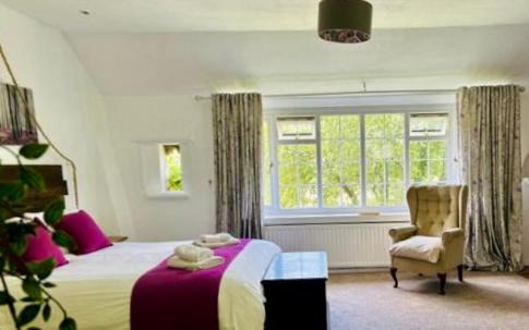 Oakfordbridge House | Devon 6-Bed Cottage with Country Views & Parking