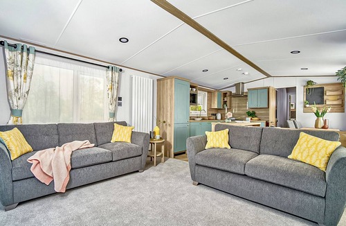 Llanllwchaiarn House | Diamond 2 Bed Caravan (Pet)