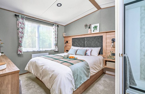 Llanllwchaiarn House | Diamond 2 Bed Caravan (Pet)